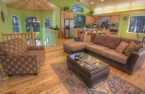 North Upper Truckee House | Large Kitchen, Hot Tub, Great House (COH1669)