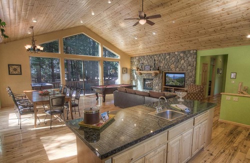 North Upper Truckee House | Large Kitchen, Hot Tub, Great House (COH1669)