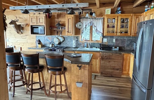 Pittsburg Cabin | Large lake front cabin with mountain views!