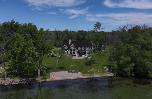 Georgina Cottage | Large Lake Simcoe Cottage 8 Bedrooms