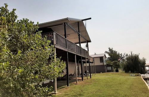 Big Lake House | Large Lakefront House