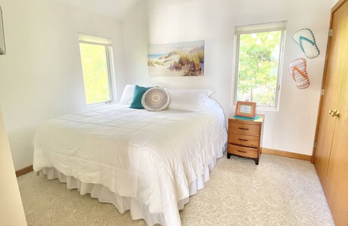 Rushville Cabin | Large Lakefront Lodge on Canandaigua Lake Sleeps 22 Guests!