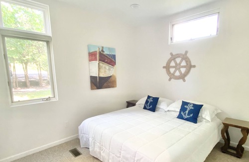 Rushville Cabin | Large Lakefront Lodge on Canandaigua Lake Sleeps 22 Guests!