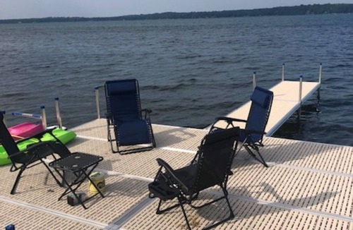 Auburn House | Large Lakefront Vineyard Home with Hot Tub