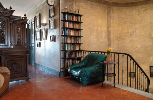 Salleles-d'Aude Hotel | Large Les Volets Bleus 45M2 studio with kitchenette along the canal