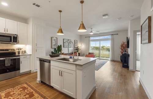 San Marcos Apartment | Large & Lively Apt - One Bedroom Apartment, Sleeps 2