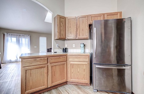 Tri-Cities House | Large Living Space, Private Garage & Yard #2121