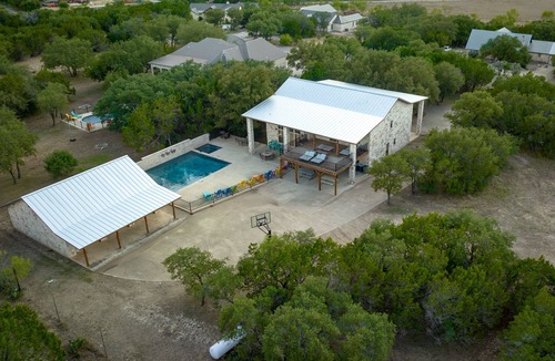 Sabinal House | Large Lodge located in Mountain Valley