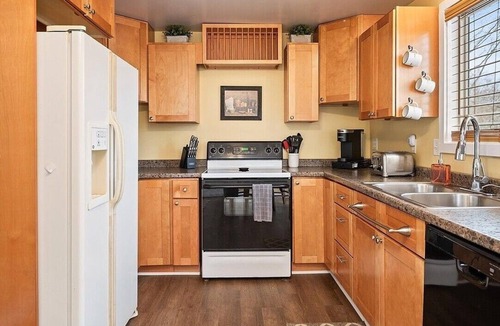 Waterport House | Large Lodge on Oak Orchard River