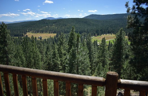 Darby House | Large log house - private, comfortable and relaxing