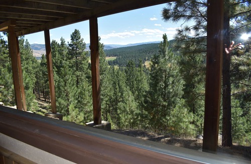 Darby House | Large log house - private, comfortable and relaxing