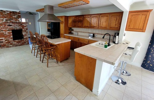 Newhall House | Large lot home