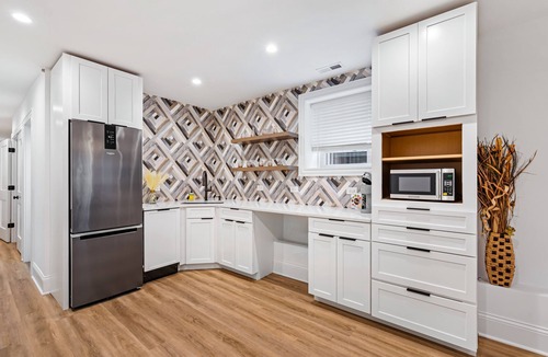 Wrigleyville House | LARGE LUX 6BD, 4BA HOME +garage & patio