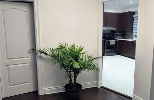 Saint-Laurent Apartment | Large, luxurious apartment in Ville Saint-Laurent