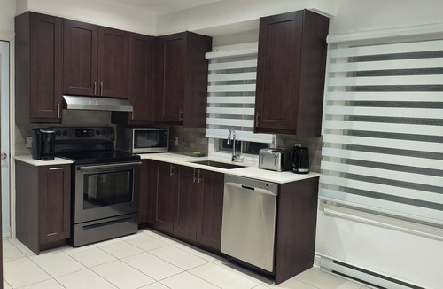 Saint-Laurent Apartment | Large, luxurious apartment in Ville Saint-Laurent