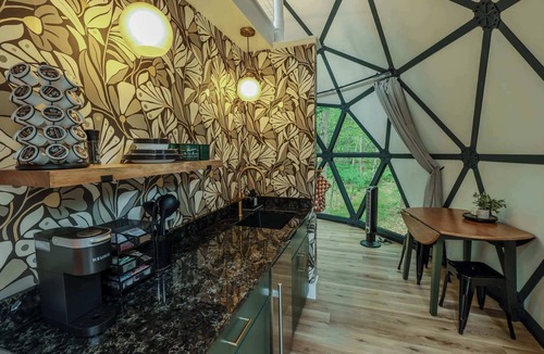 Freeport Cabin | Large, luxurious geodesic dome - 02