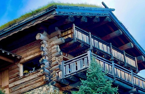 Les Angles Ski Chalet | Large luxurious log cabin