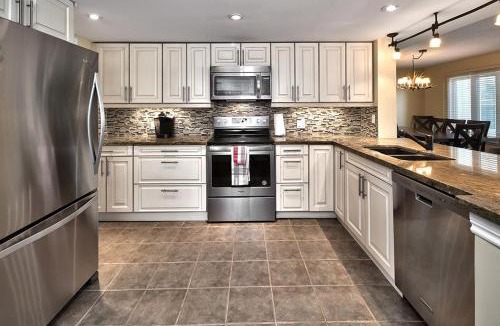 The Blue Mountains House | Large luxurious upper floor condo in Sierra Lane