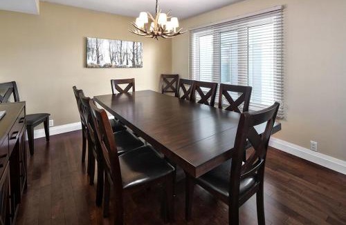 The Blue Mountains House | Large luxurious upper floor condo in Sierra Lane