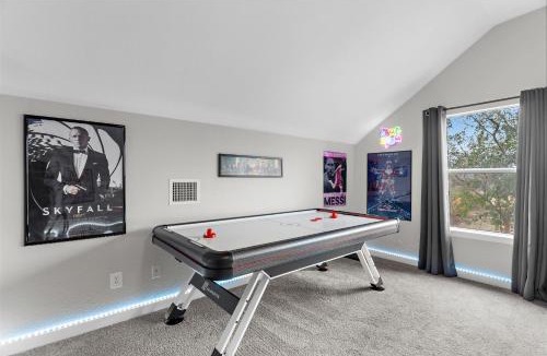 Allen House | Large Luxury 4-BR Home EPIC GameRoom! Lighted Deck & Grill!