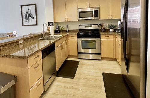 Pacific Terrace Condo | Large Luxury Gaslamp Condo: Pool, In-Unit Laundry & Parking