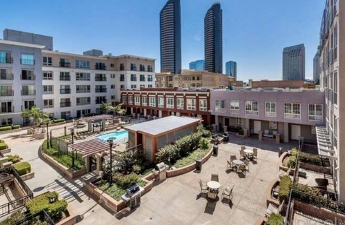 Pacific Terrace Condo | Large Luxury Gaslamp Condo: Pool, In-Unit Laundry & Parking