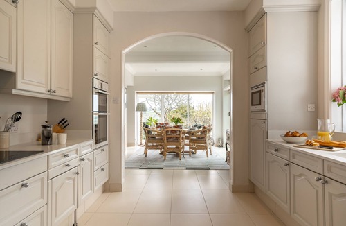 Helford Passage House | Large luxury home with pool