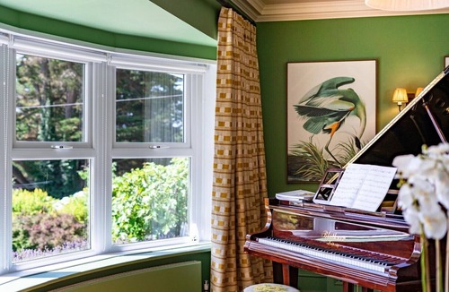 Helford Passage House | Large luxury home with pool