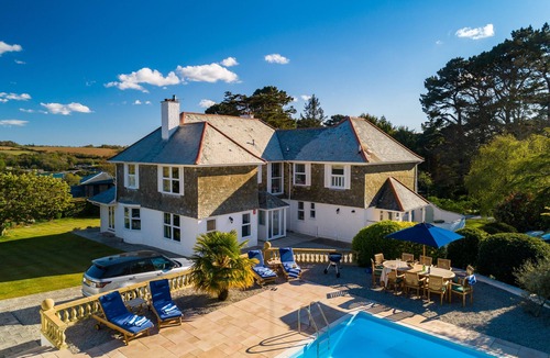 Helford Passage House | Large luxury home with pool