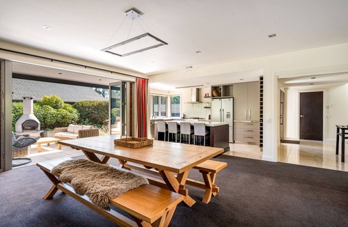 Wanaka House | Large Luxury Lakefront Home.