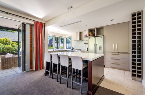 Wanaka House | Large Luxury Lakefront Home.