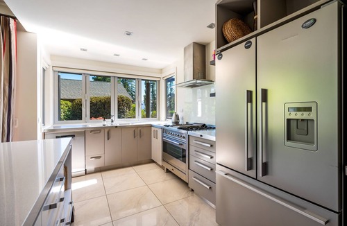 Wanaka House | Large Luxury Lakefront Home.