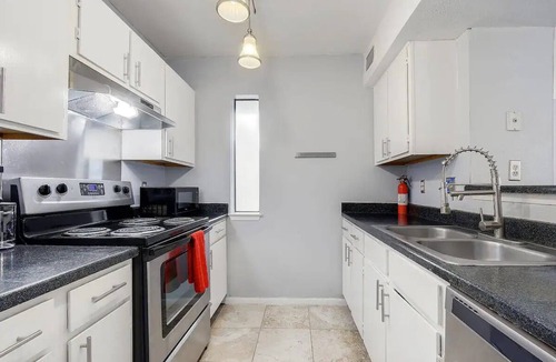 Parker Lane Condo | Large Modern 2 Bed/2 Bath -7 min DT in Central ATX