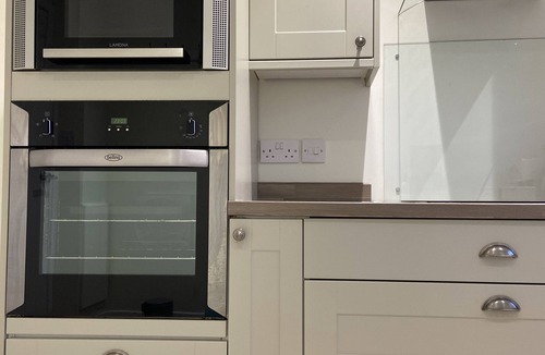 Netley Apartment | Large modern 2 Bedroom Apartment with Sofa Bed