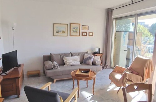 Estanove Apartment | Large, modern, air-conditioned T2