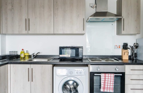 George Green Apartment | Large&Modern Apartment*Fast Wifi*Free Parking*