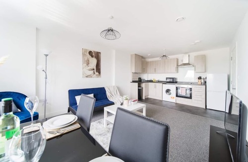 George Green Apartment | Large&Modern Apartment*Fast Wifi*Free Parking*