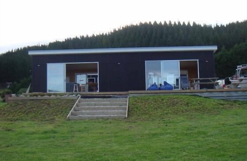 Porangahau House | Large Modern Beach Front House