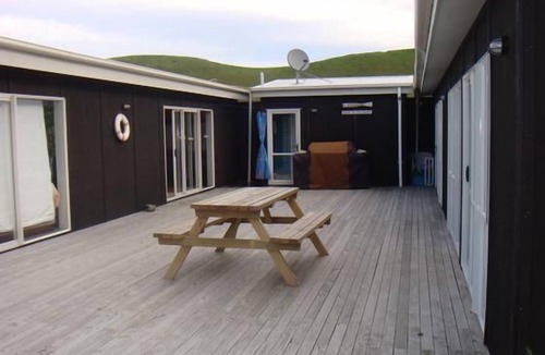 Porangahau House | Large Modern Beach Front House