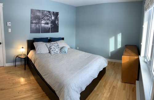 Val-des-Bois Ski Chalet | Large Modern Cottage, by the Lac, Well Equipped, High Speed Internet