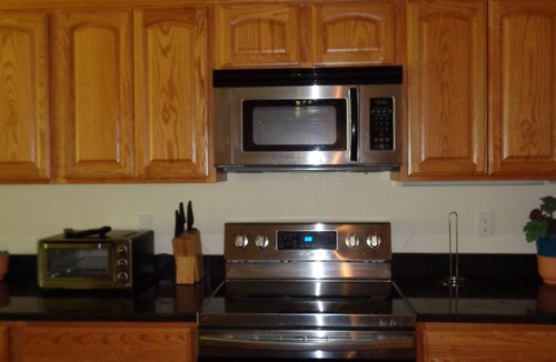 Liberty House | Large Modern Country Home with Pond and Hot tub