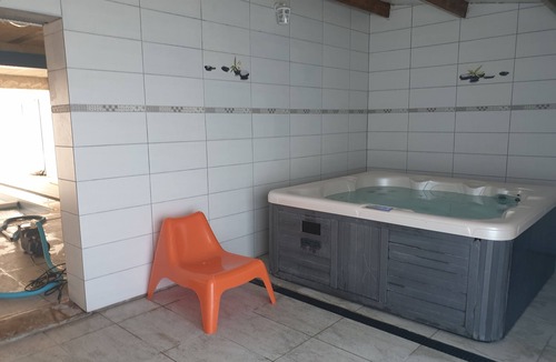 Bar-les-Buzancy Villa | Large modern gîte with all comforts, integrated indoor swimming pool and wellness area