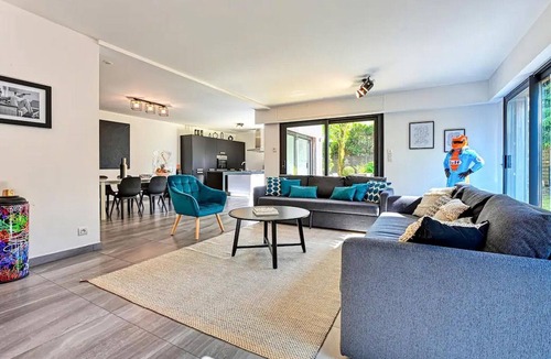 Marcq-en-Baroeul Cottage | Large modern house in Marcq-en-Barœul, near Lille, garden, pets allowed