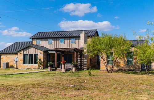 Alvarado Villa | Large Modern home nestled in Alvarado! Hot Tub & Theater