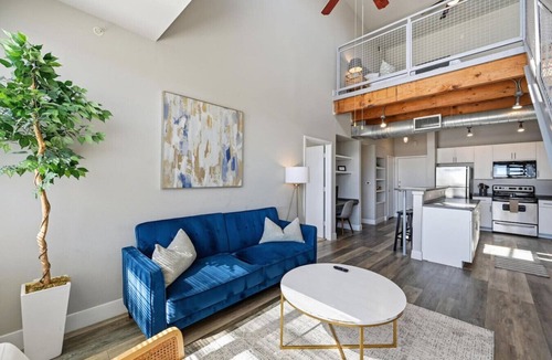 Downtown Fort Worth Condo | Large Modern Loft — 3 Bedrooms, walk Downtown!