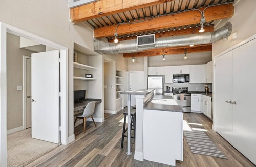 Downtown Fort Worth Condo | Large Modern Loft — 3 Bedrooms, walk Downtown!