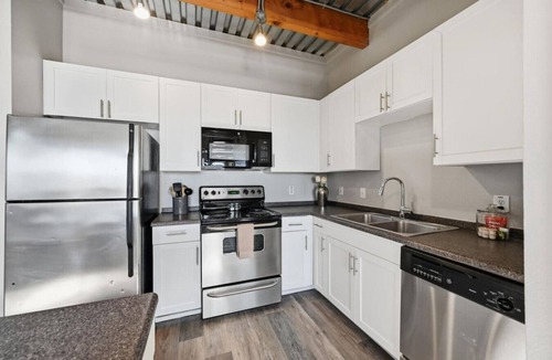 Downtown Fort Worth Condo | Large Modern Loft — 3 Bedrooms, walk Downtown!