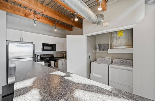 Downtown Fort Worth Condo | Large Modern Loft — 3 Bedrooms, walk Downtown!