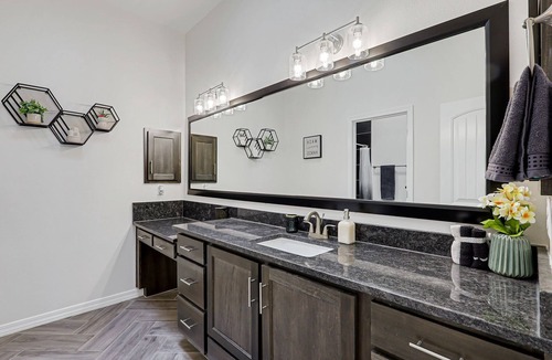 Biggs Field House | Large Modern Mid-Century Getaway 5 Bed Rooms Outdoor Grille