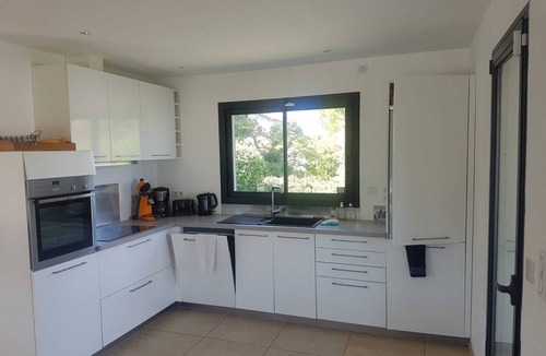 Cagnes-sur-Mer Villa | Large modern villa with swimming pool.